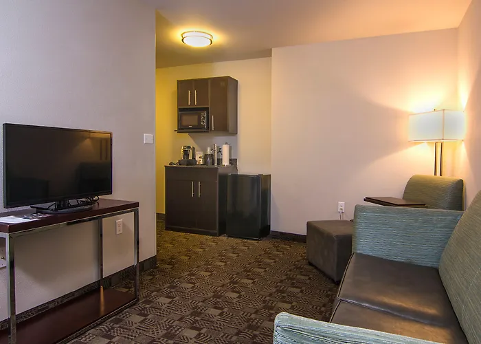 Holiday Inn Express & Suites Carlsbad Beach By Ihg